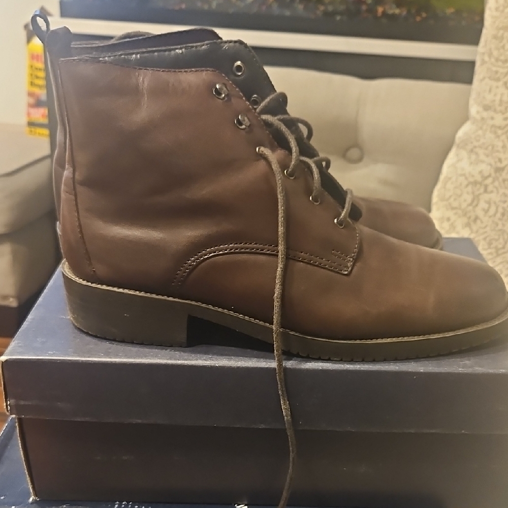 White Mountain Brown Ankle Boots Classic Lace-Up Design